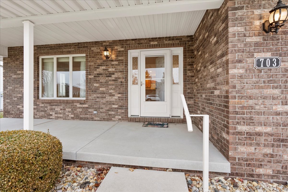 703 Kingwood Drive, El Paso, IL 61738