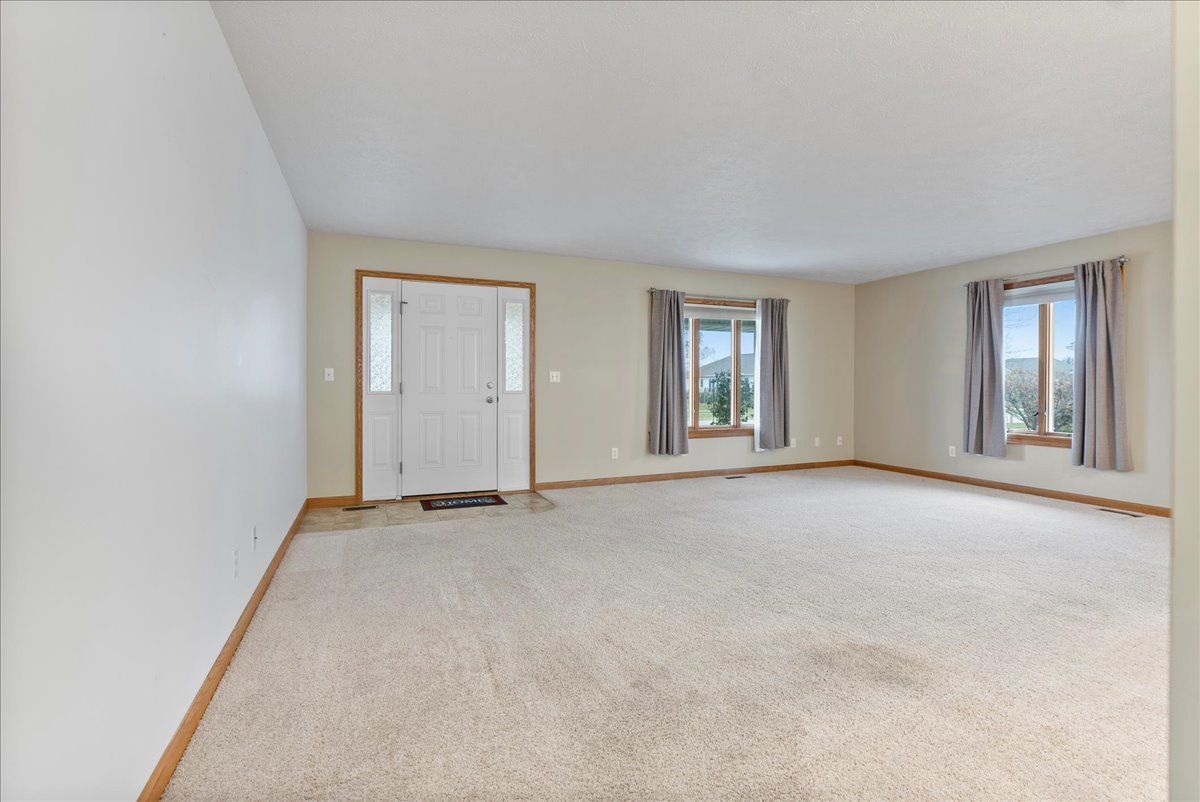 703 Kingwood Drive, El Paso, IL 61738