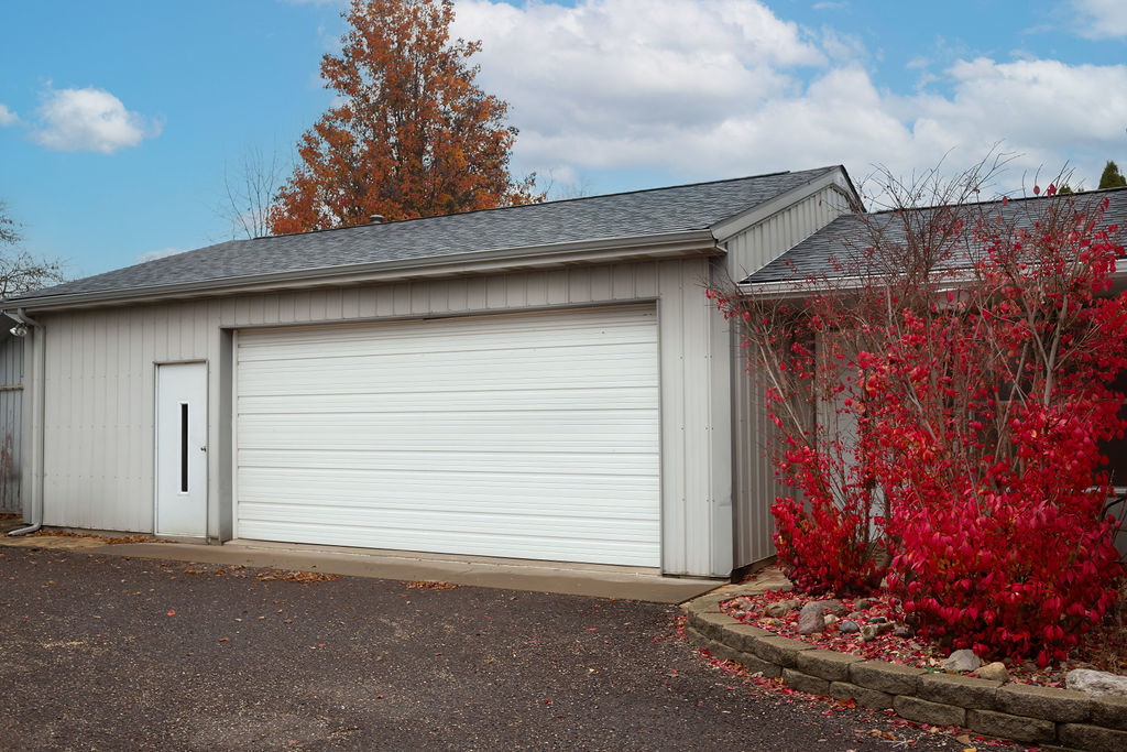 305 N Green Street, Roanoke, IL 61561