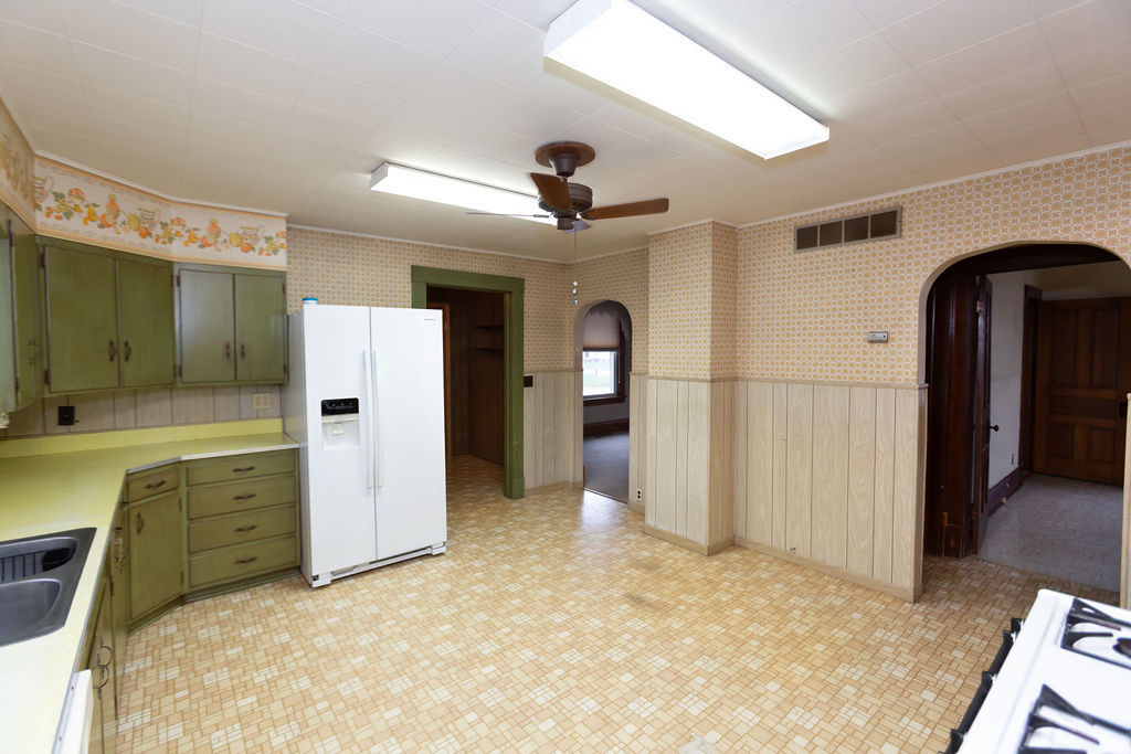 305 N Green Street, Roanoke, IL 61561