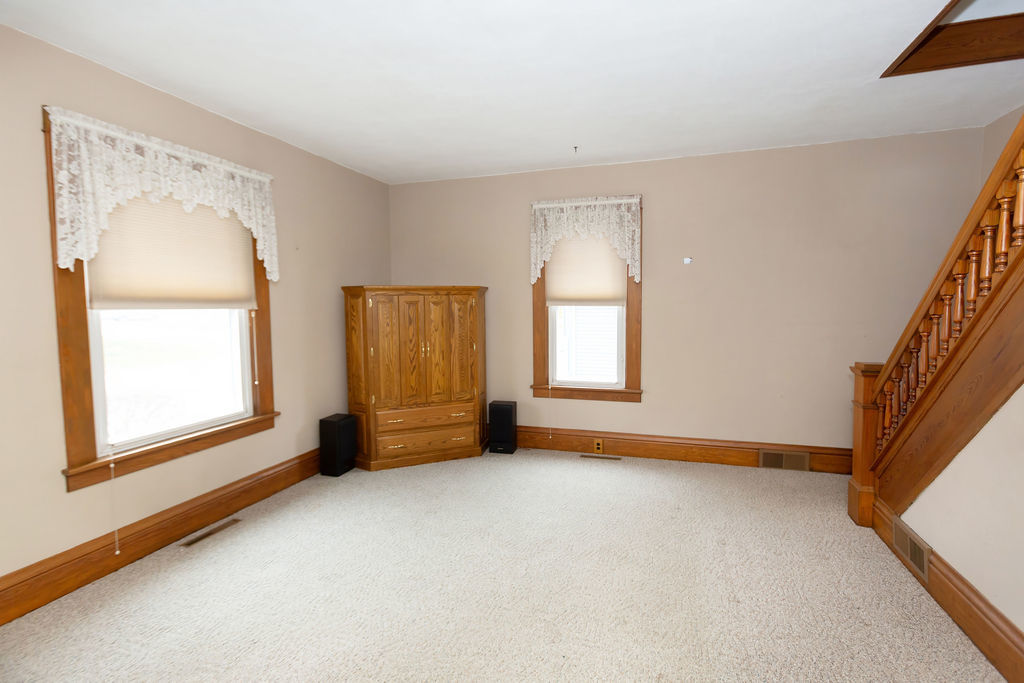 305 N Green Street, Roanoke, IL 61561