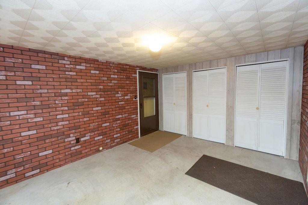 305 N Green Street, Roanoke, IL 61561