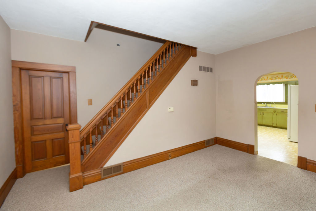 305 N Green Street, Roanoke, IL 61561