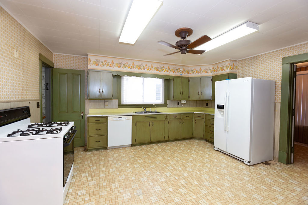 305 N Green Street, Roanoke, IL 61561