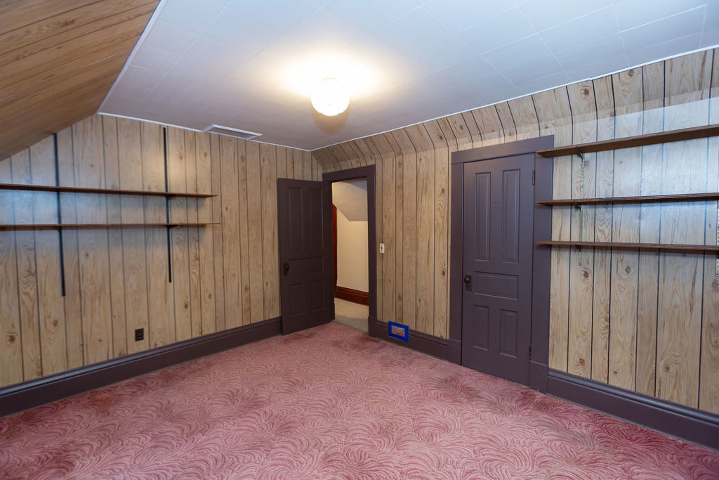 305 N Green Street, Roanoke, IL 61561