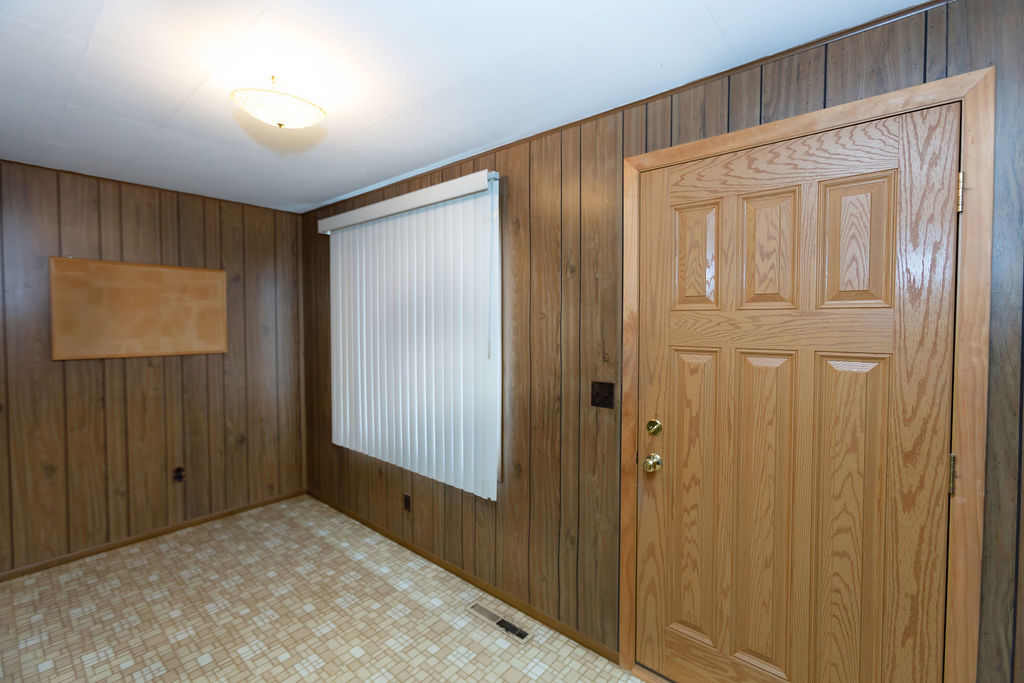 305 N Green Street, Roanoke, IL 61561