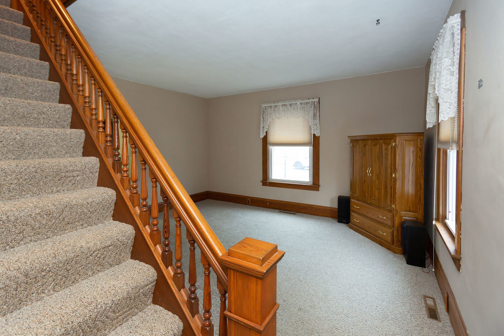 305 N Green Street, Roanoke, IL 61561