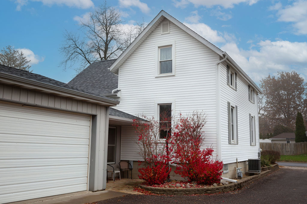 305 N Green Street, Roanoke, IL 61561