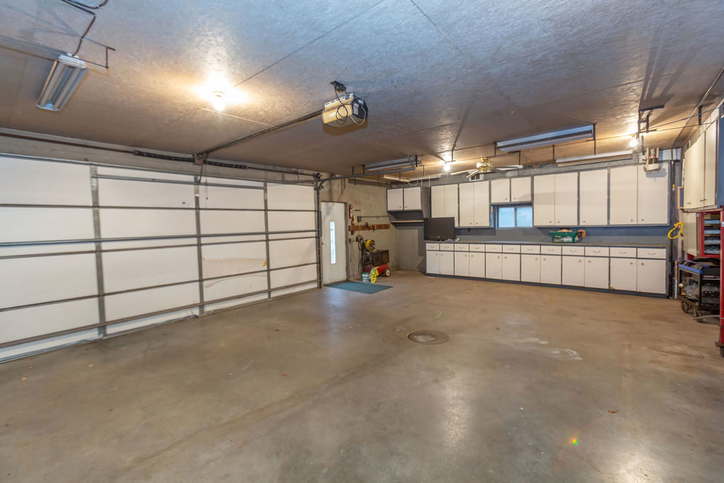 305 N Green Street, Roanoke, IL 61561