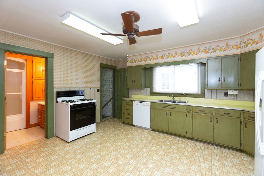 305 N Green Street, Roanoke, IL 61561