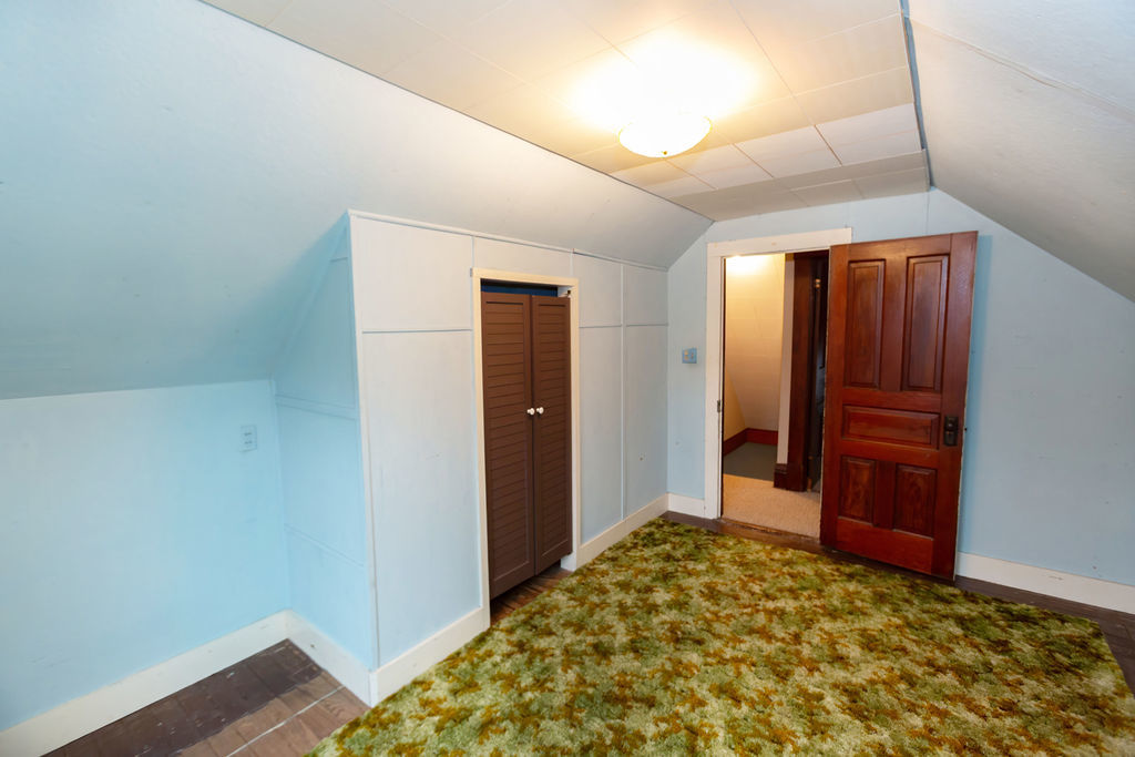 305 N Green Street, Roanoke, IL 61561