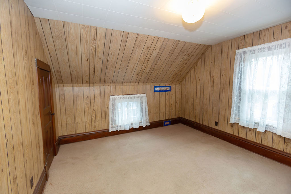 305 N Green Street, Roanoke, IL 61561