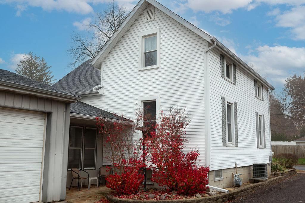 305 N Green Street, Roanoke, IL 61561