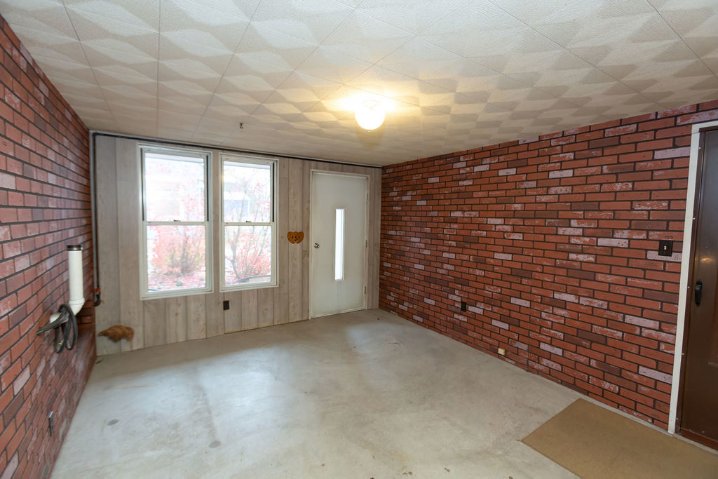 305 N Green Street, Roanoke, IL 61561