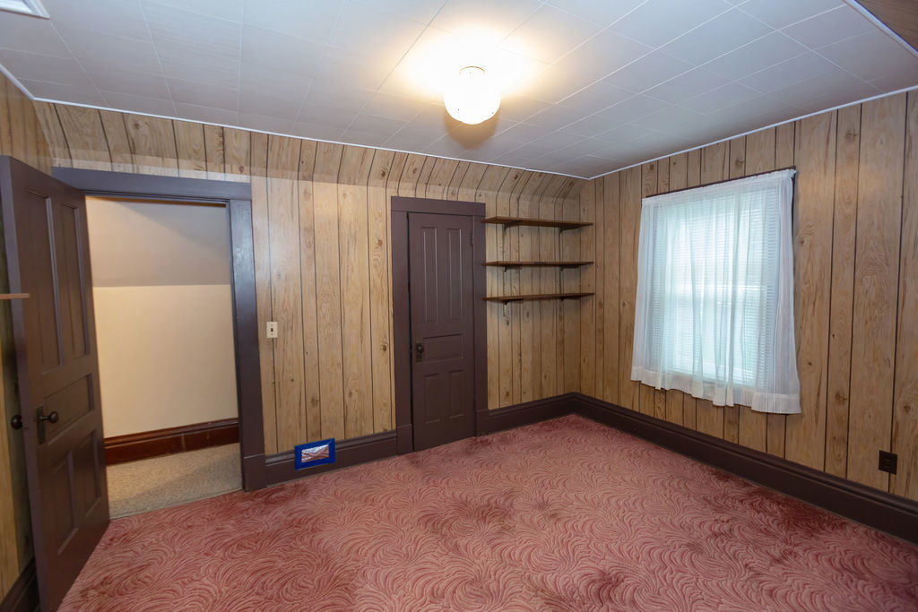 305 N Green Street, Roanoke, IL 61561