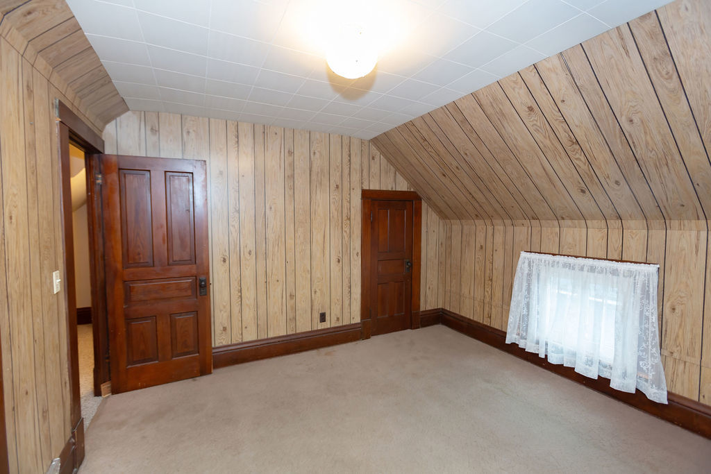 305 N Green Street, Roanoke, IL 61561