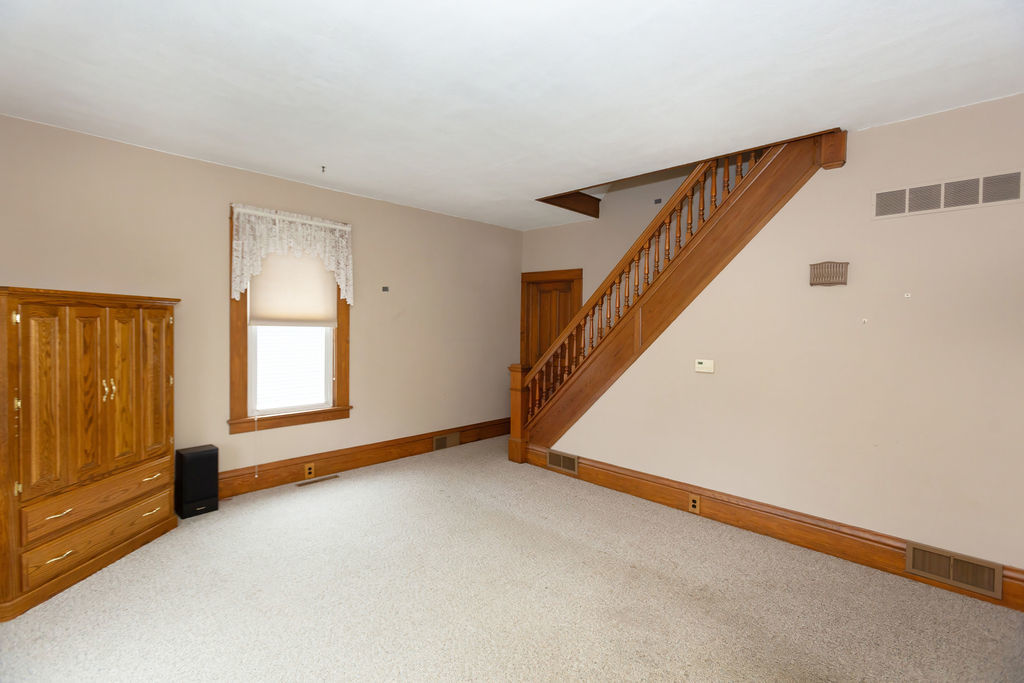 305 N Green Street, Roanoke, IL 61561