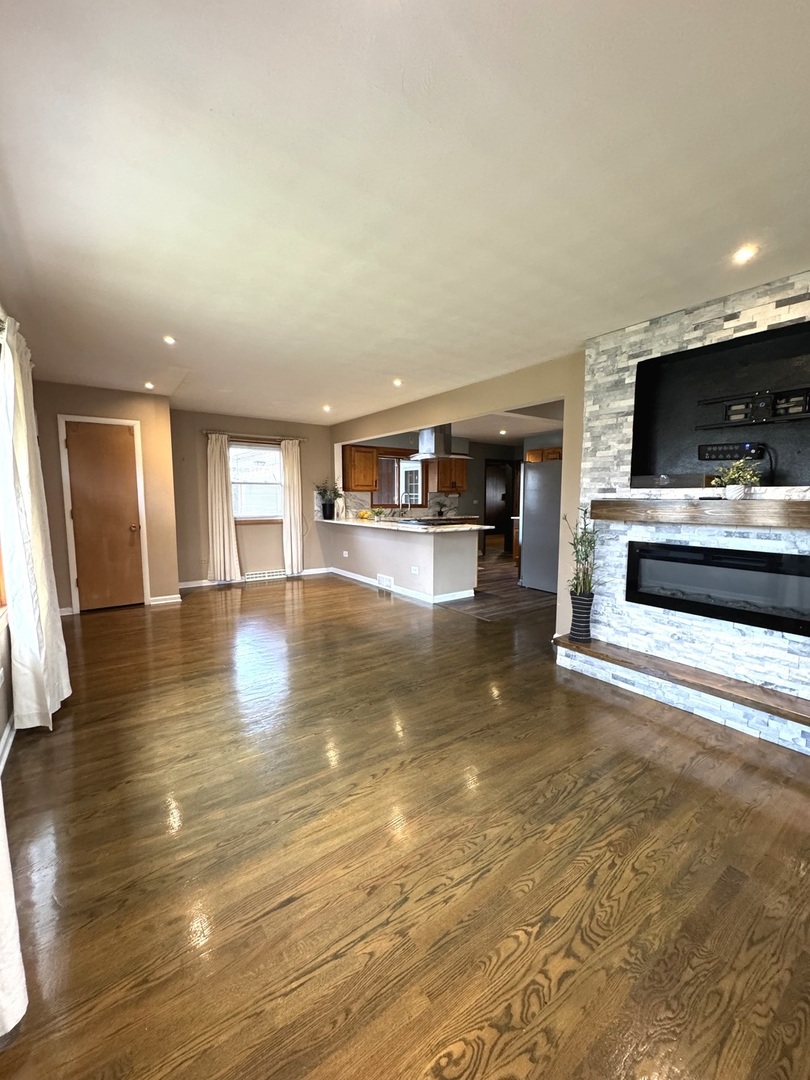 3133 21st Place, North Chicago, IL 60064