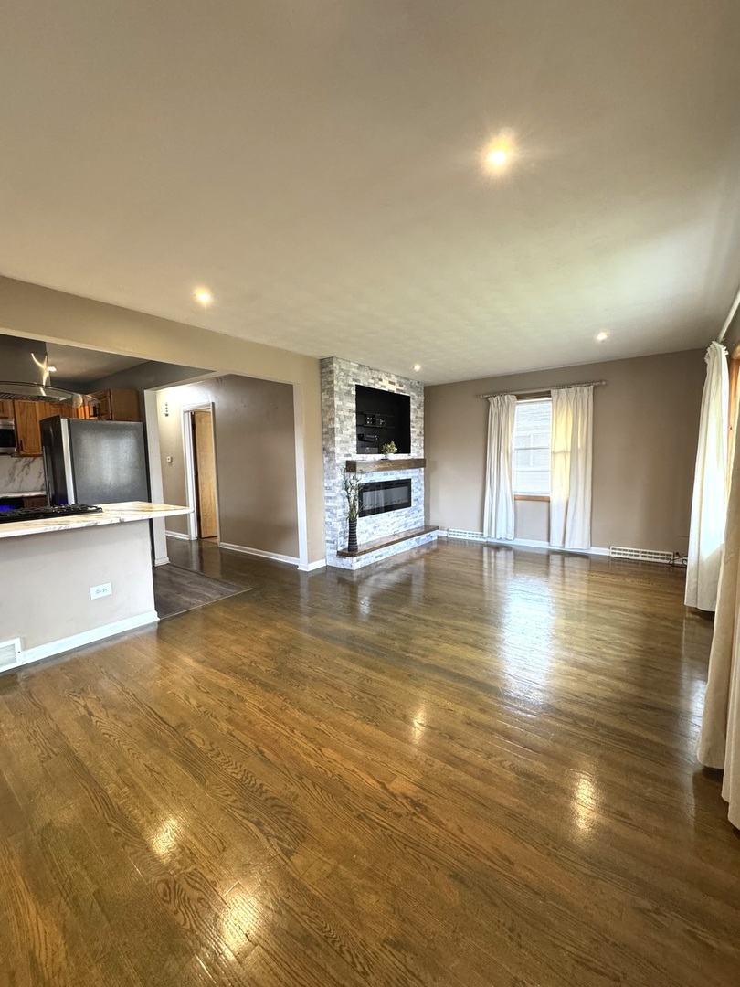 3133 21st Place, North Chicago, IL 60064