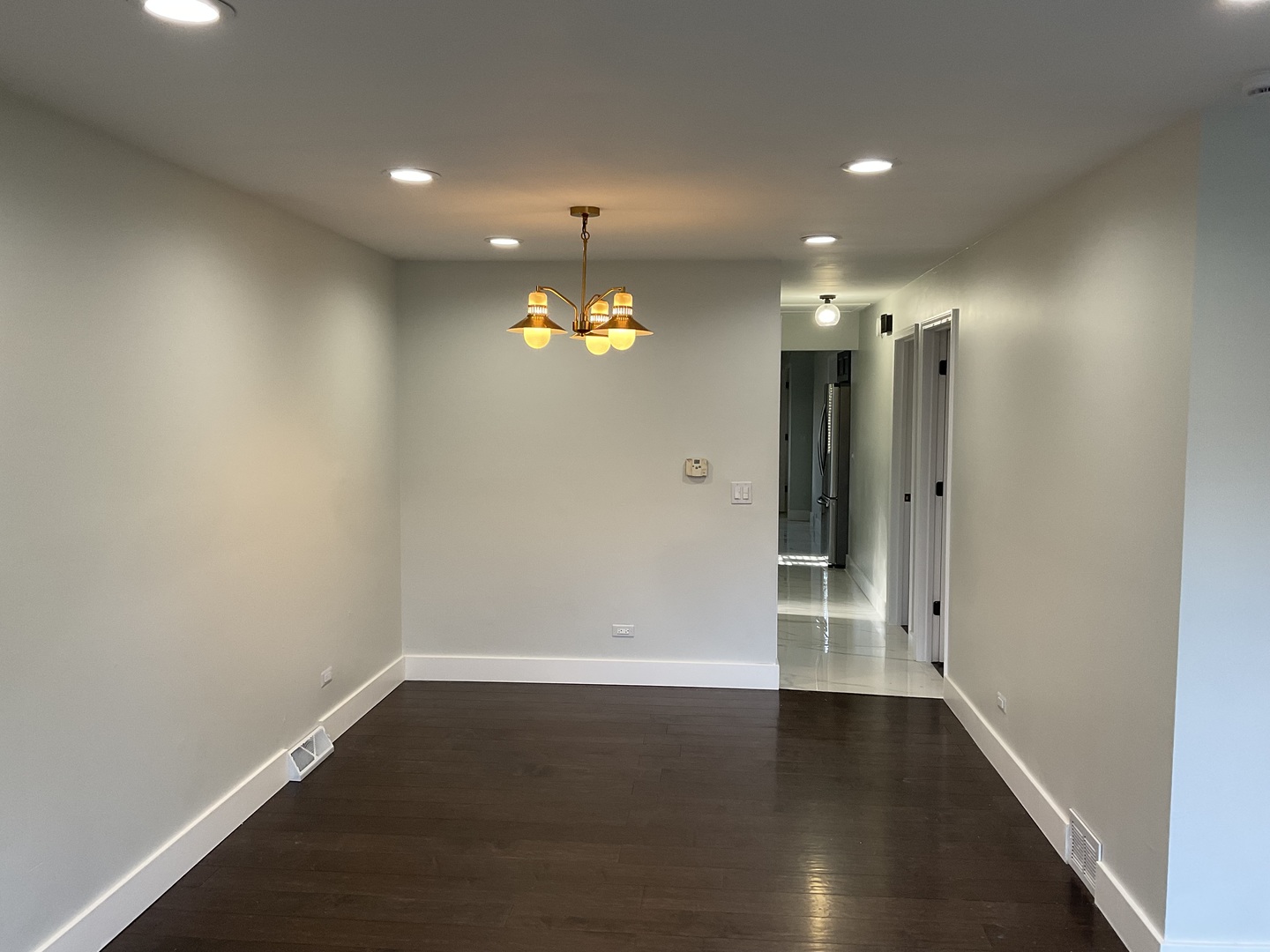 566 N Howard Avenue, Elmhurst, IL 60126