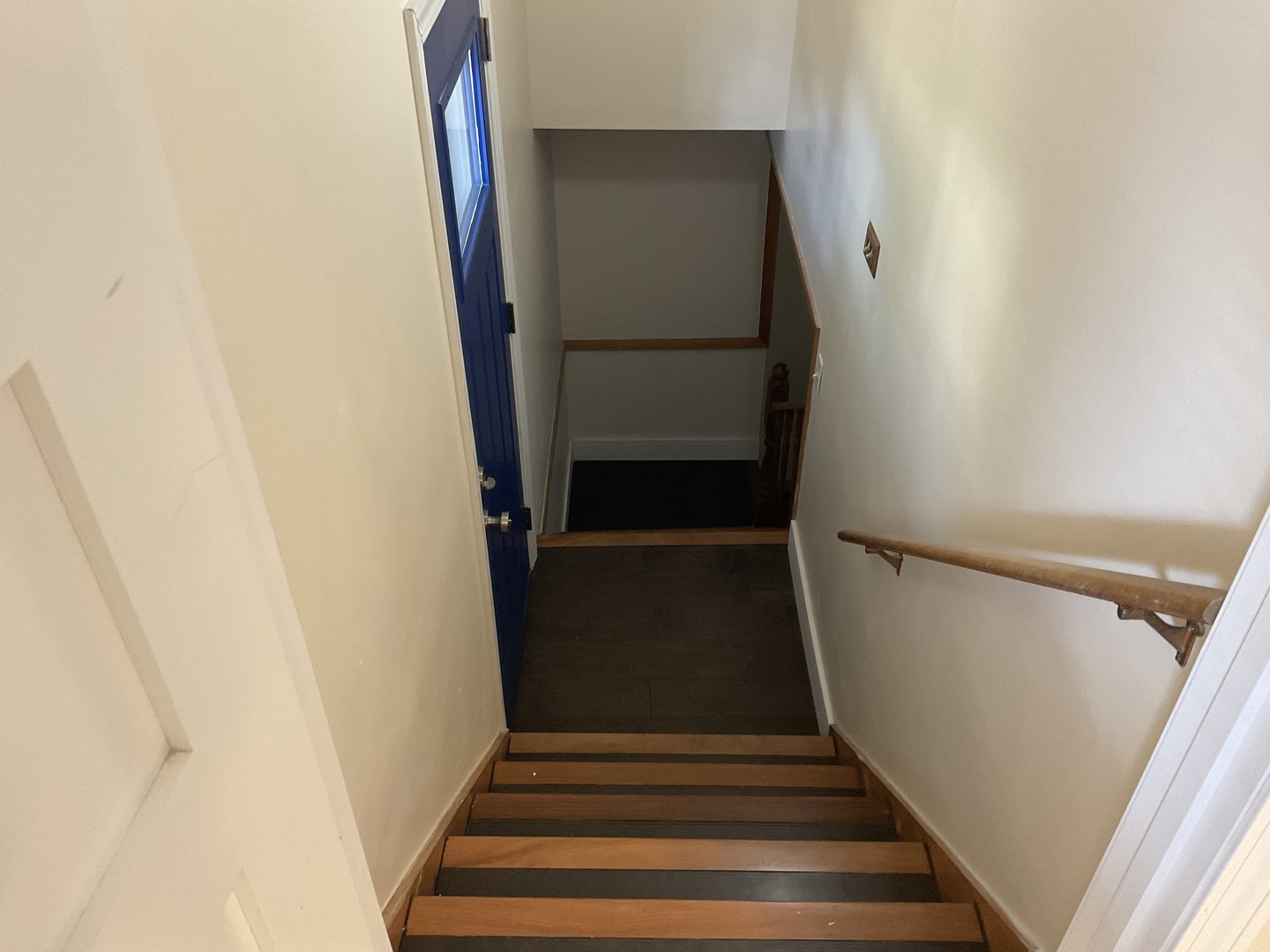 566 N Howard Avenue, Elmhurst, IL 60126