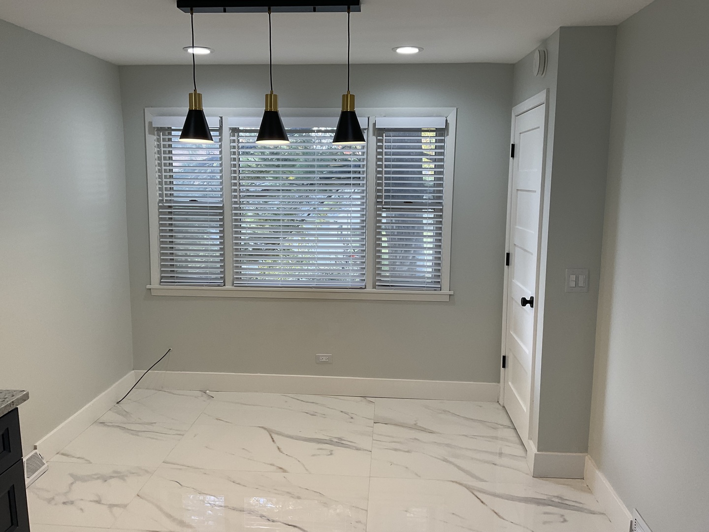 566 N Howard Avenue, Elmhurst, IL 60126