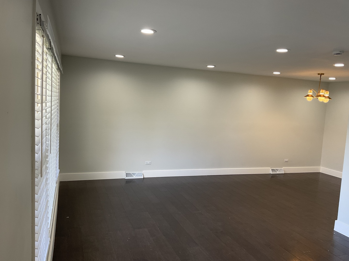 566 N Howard Avenue, Elmhurst, IL 60126