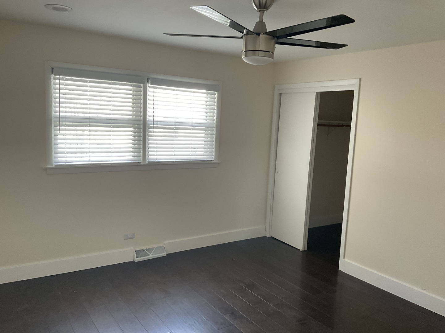 566 N Howard Avenue, Elmhurst, IL 60126