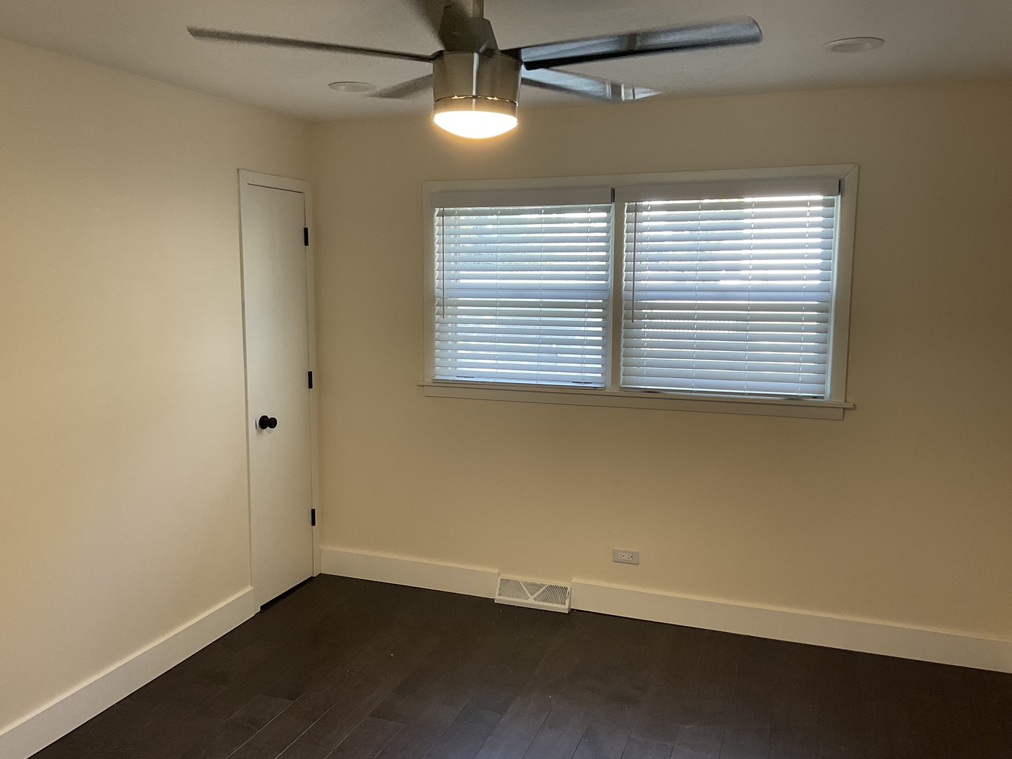 566 N Howard Avenue, Elmhurst, IL 60126