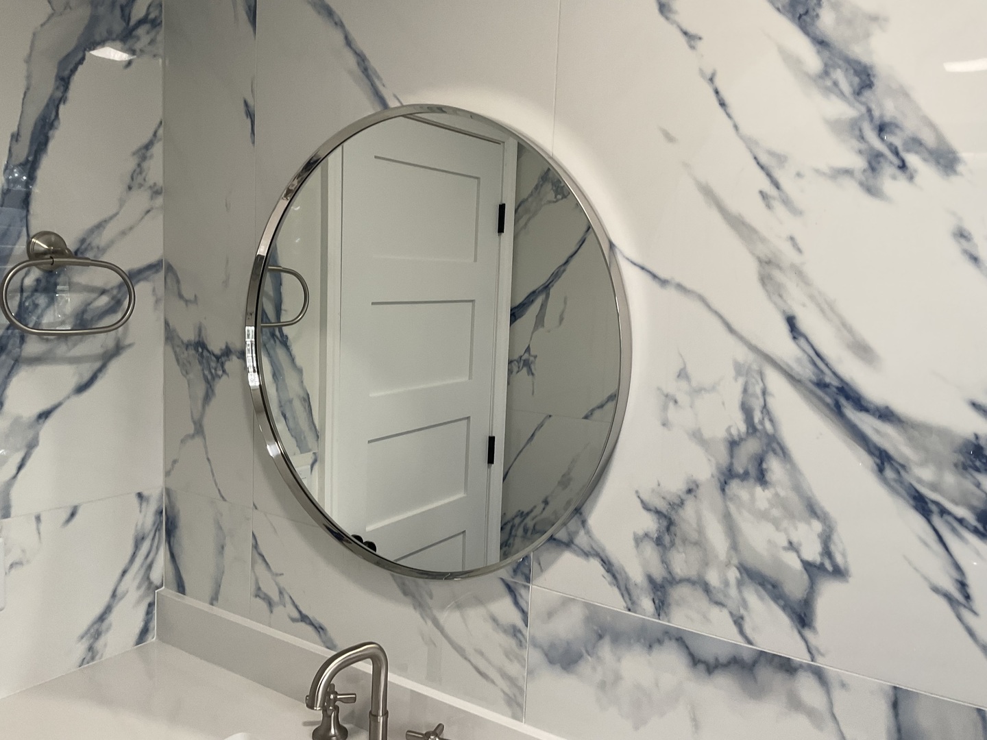 566 N Howard Avenue, Elmhurst, IL 60126