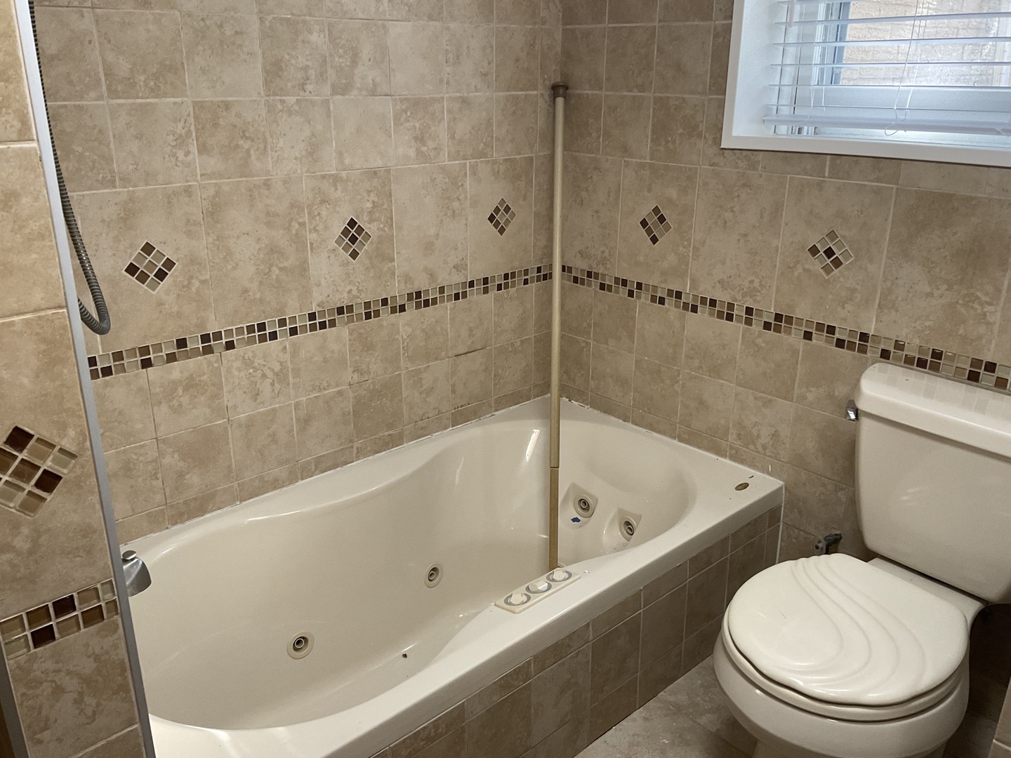 566 N Howard Avenue, Elmhurst, IL 60126