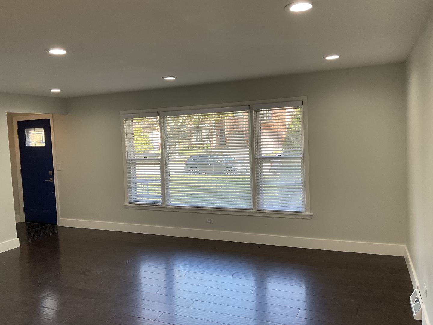 566 N Howard Avenue, Elmhurst, IL 60126