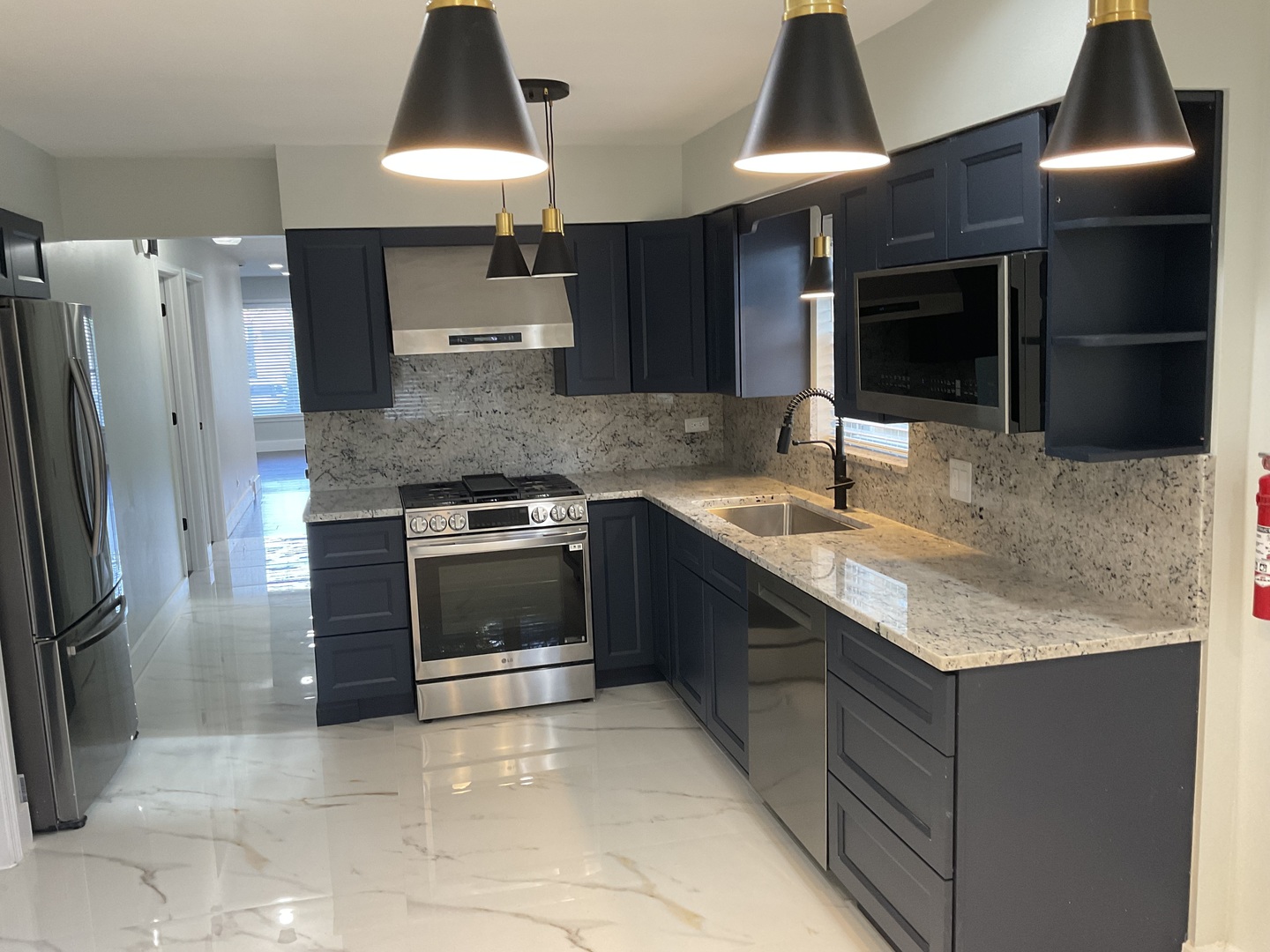 566 N Howard Avenue, Elmhurst, IL 60126