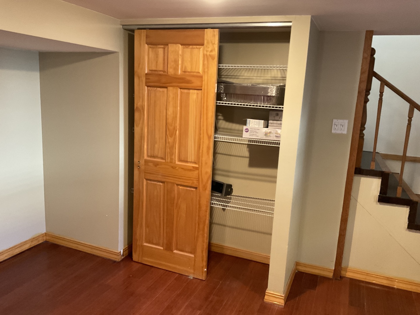 566 N Howard Avenue, Elmhurst, IL 60126