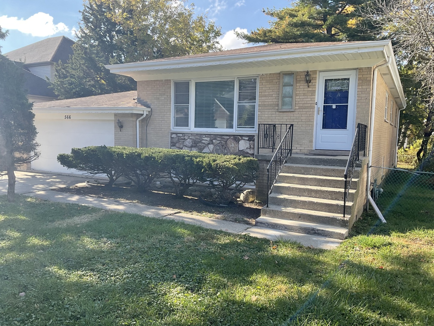 566 N Howard Avenue, Elmhurst, IL 60126