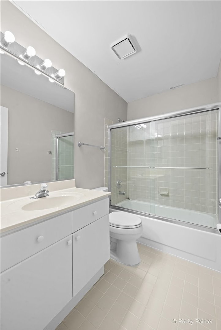 720 Legends Drive, Carol Stream, IL 60188