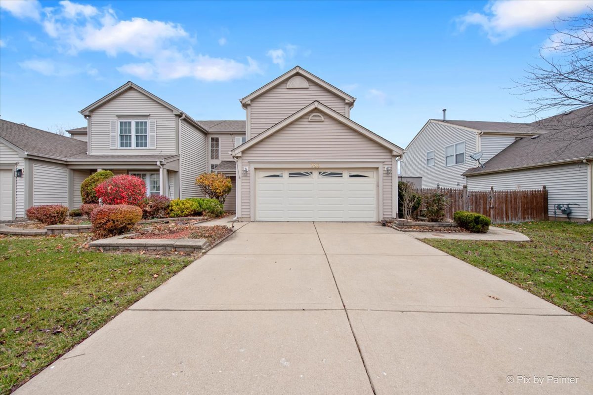 720 Legends Drive, Carol Stream, IL 60188