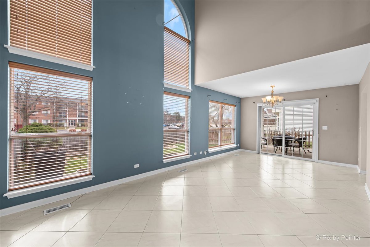 720 Legends Drive, Carol Stream, IL 60188