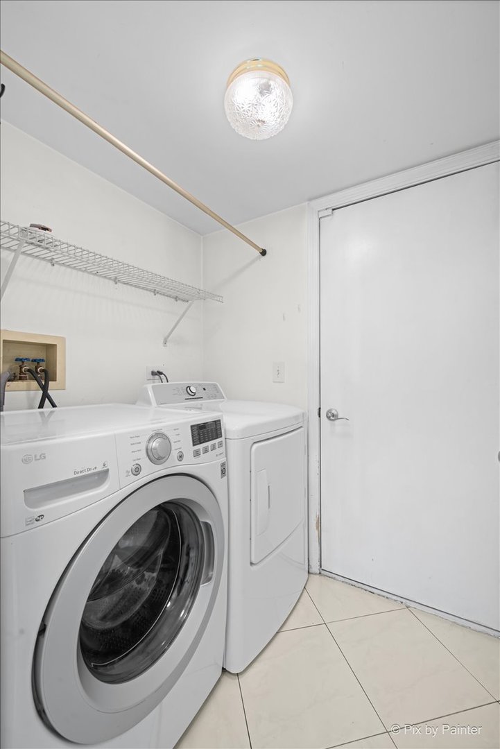 720 Legends Drive, Carol Stream, IL 60188