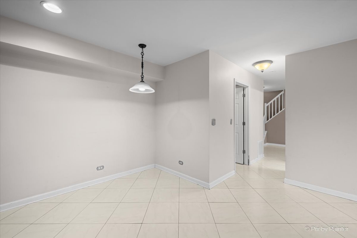 720 Legends Drive, Carol Stream, IL 60188