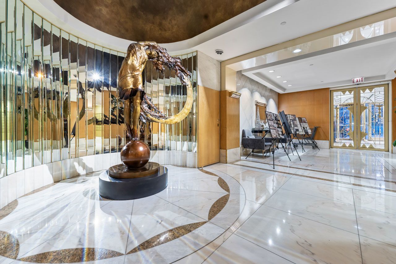 111 E Chestnut Street #28J, Chicago, IL 60611