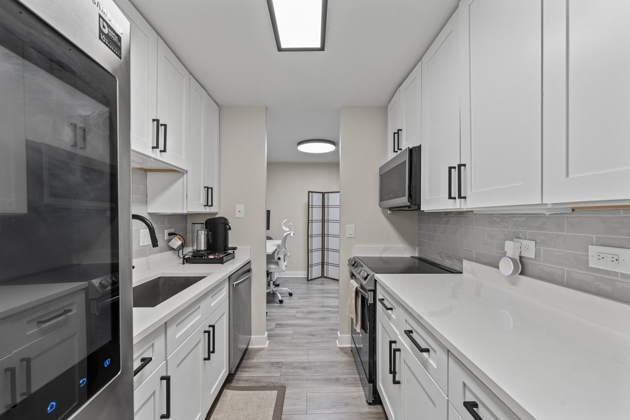 111 E Chestnut Street #28J, Chicago, IL 60611