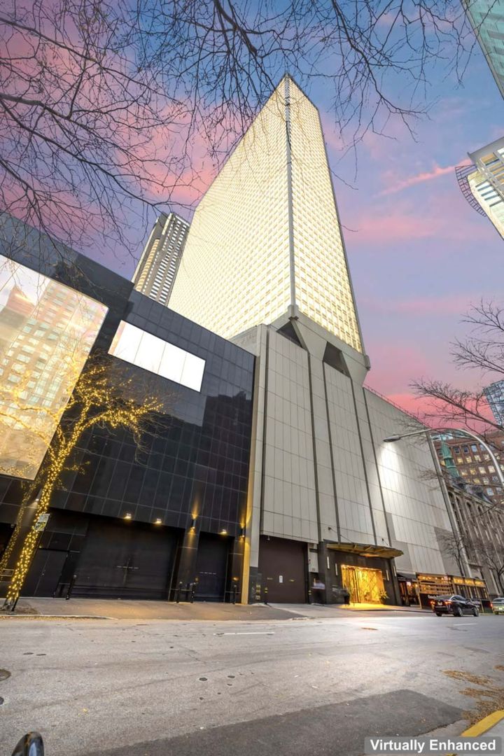 111 E Chestnut Street #28J, Chicago, IL 60611