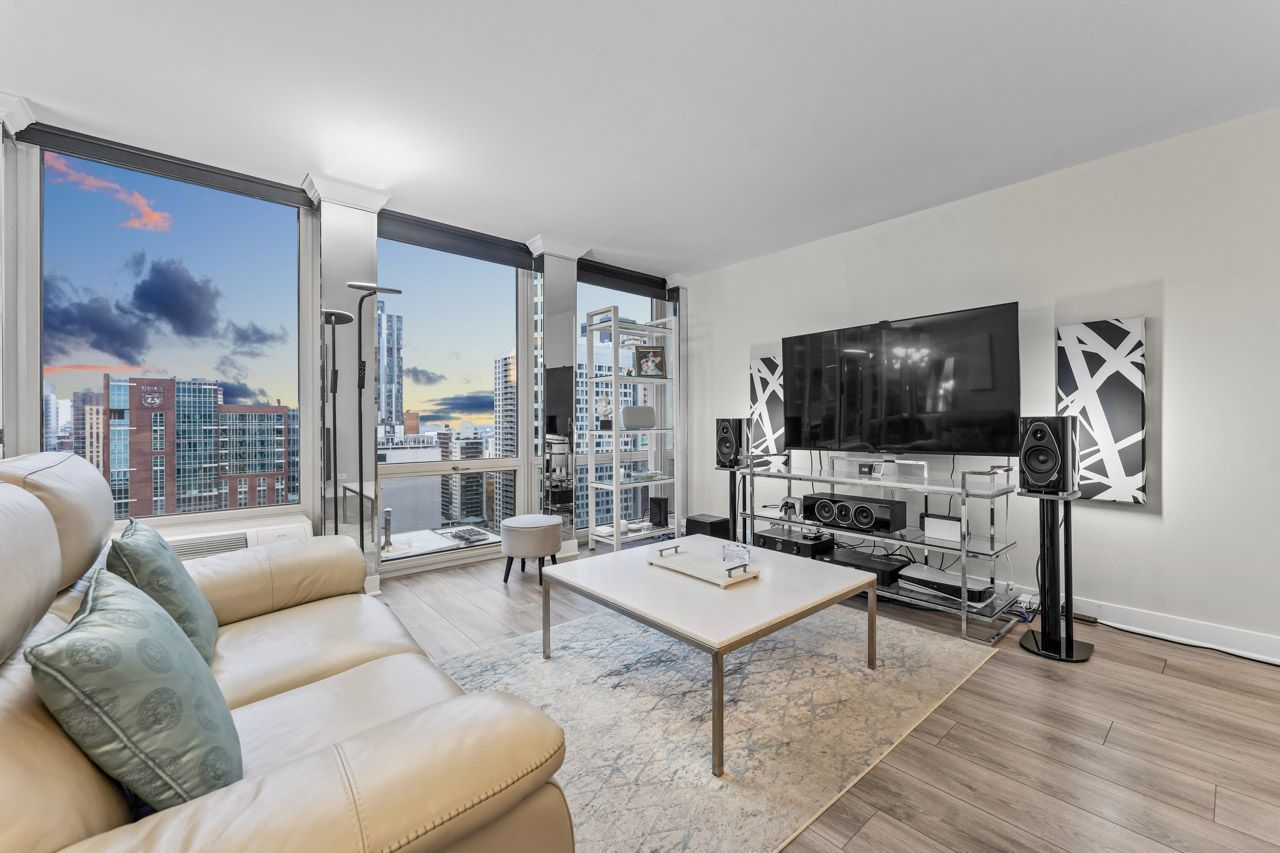 111 E Chestnut Street #28J, Chicago, IL 60611