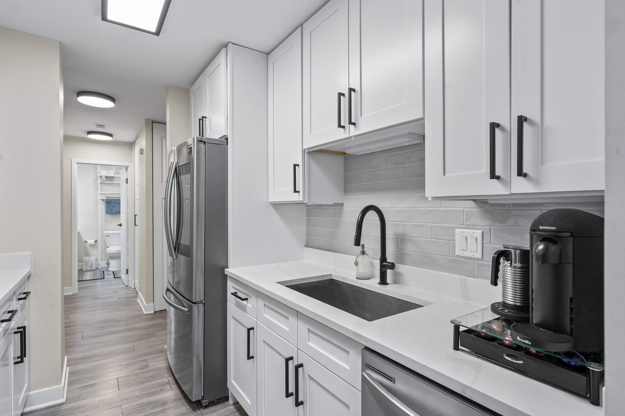 111 E Chestnut Street #28J, Chicago, IL 60611