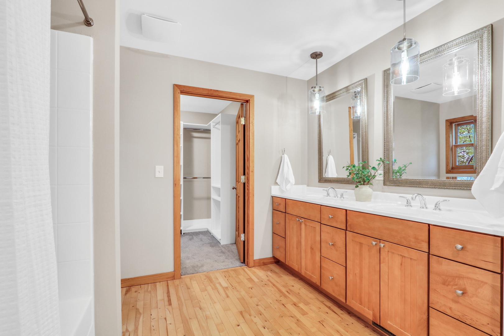 350 S Alleghany Road, Grayslake, IL 60030