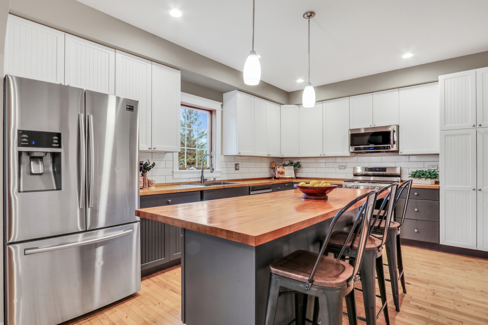 350 S Alleghany Road, Grayslake, IL 60030