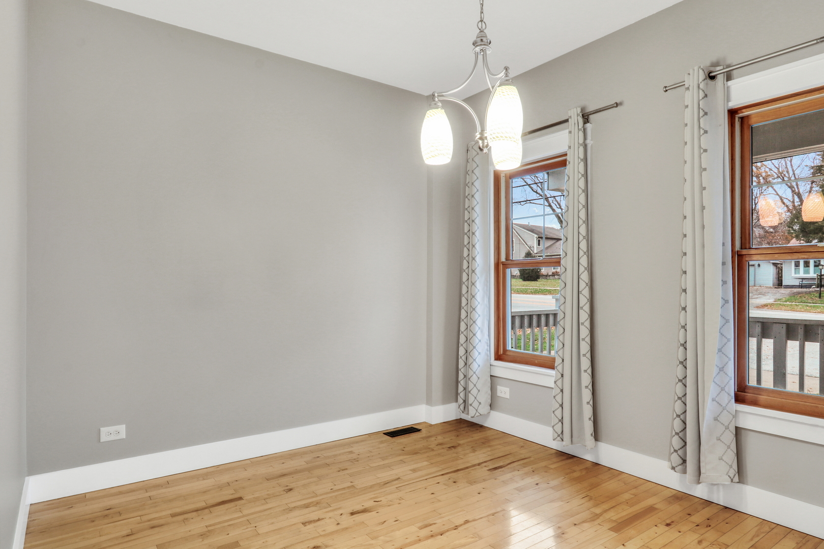 350 S Alleghany Road, Grayslake, IL 60030