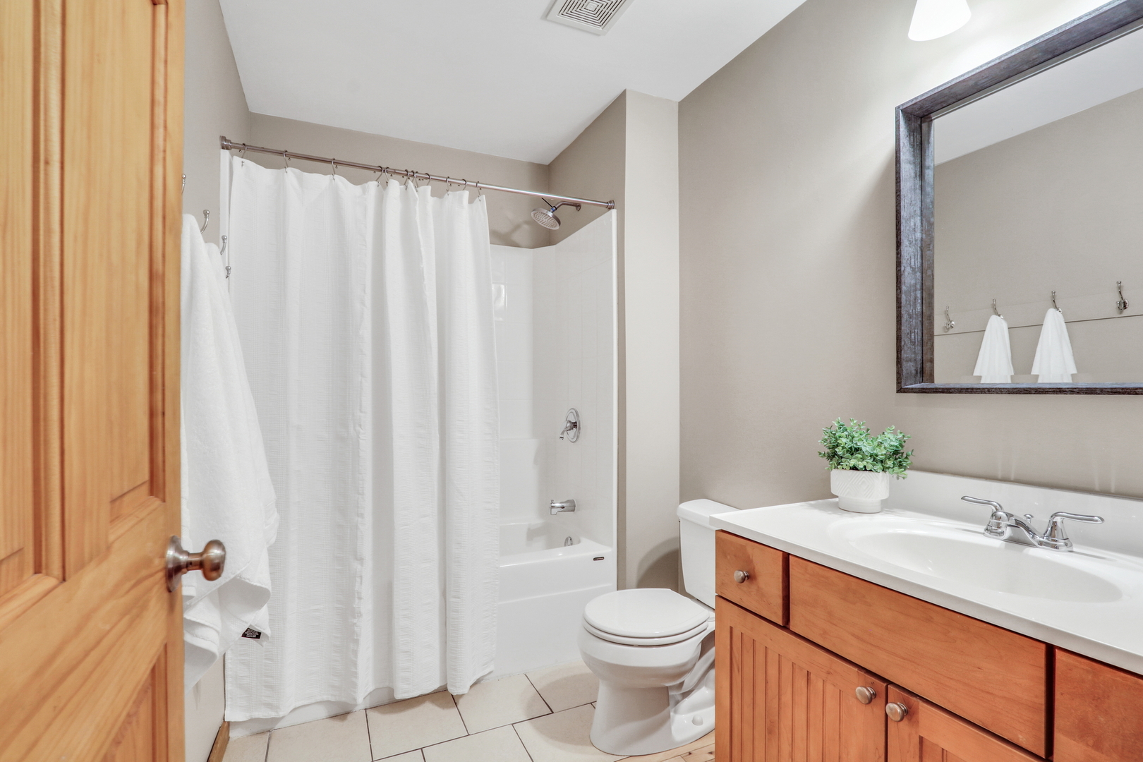 350 S Alleghany Road, Grayslake, IL 60030