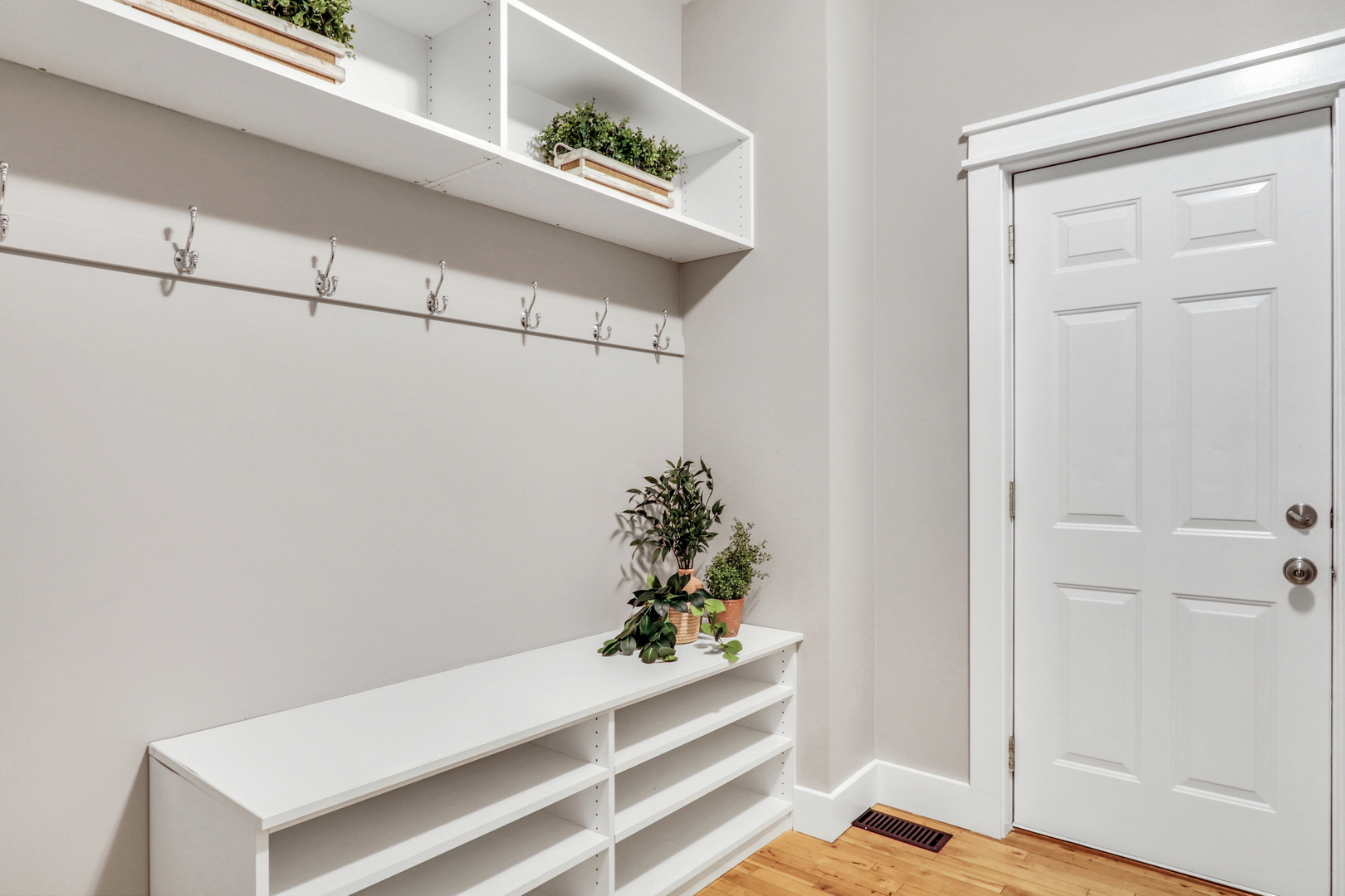 350 S Alleghany Road, Grayslake, IL 60030